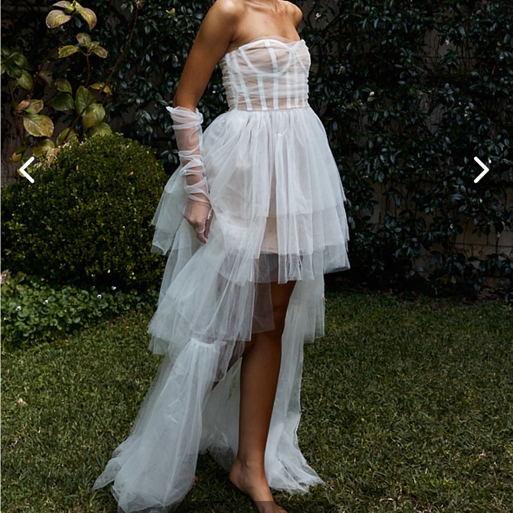 Elegant White Strapless Tulle Dress TRINNI